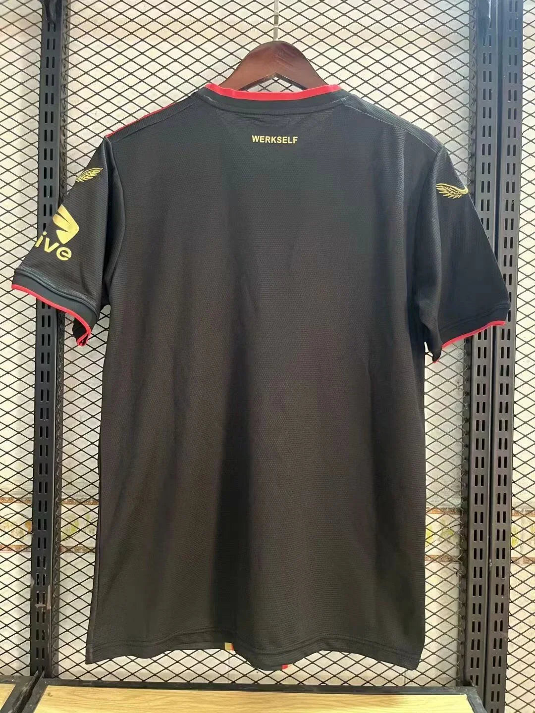 Divisa casalinga Bayer Leverkusen 2024/2025