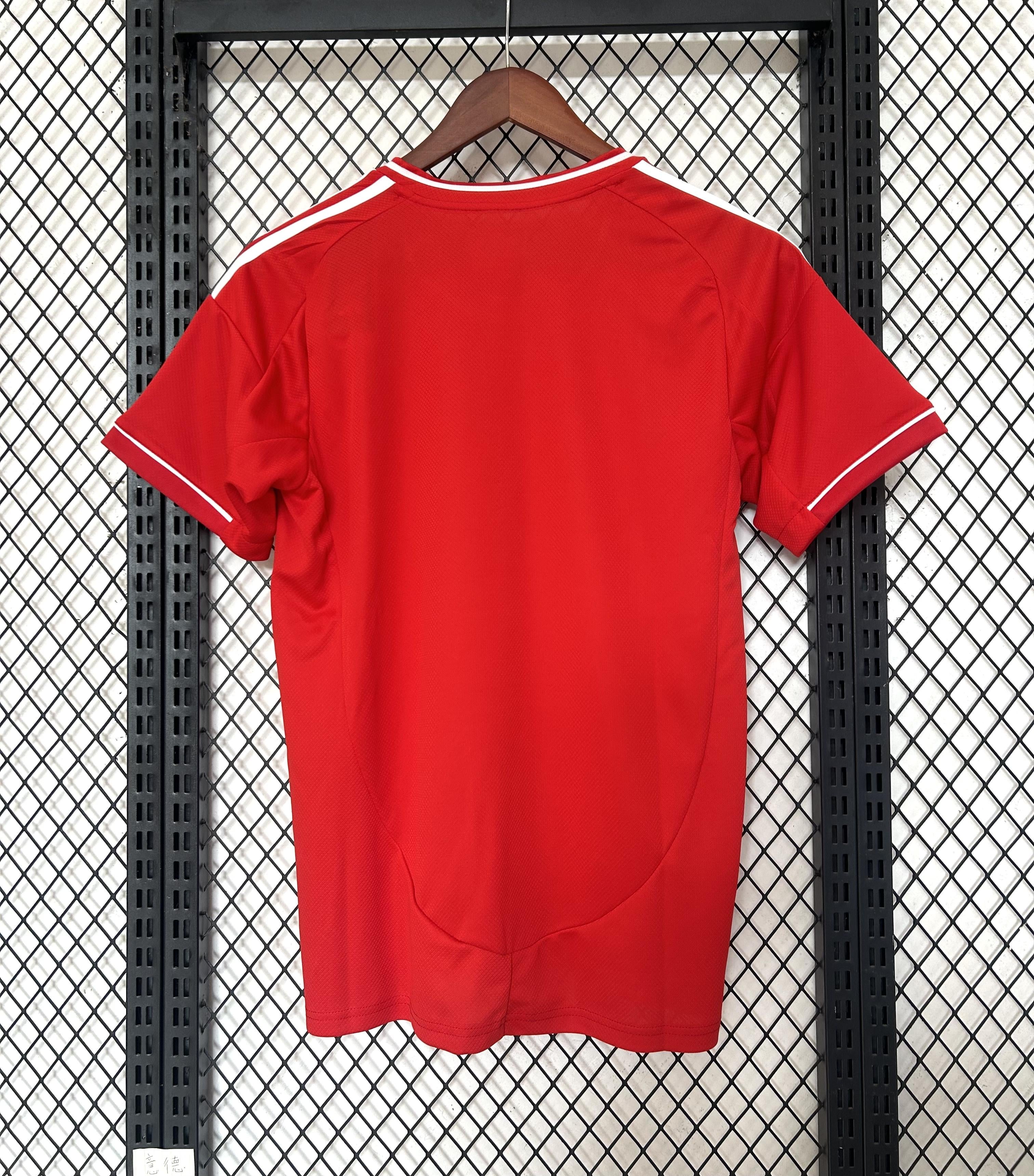 Kit casa Liverpool 2025-2026