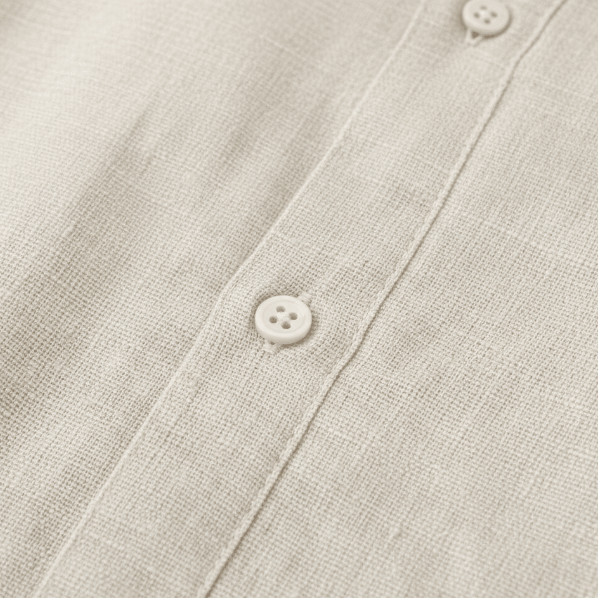 Completo camicia e pantaloncini da uomo in lino — Maniche lunghe, vestibilità ampia, chiusura con bottoni