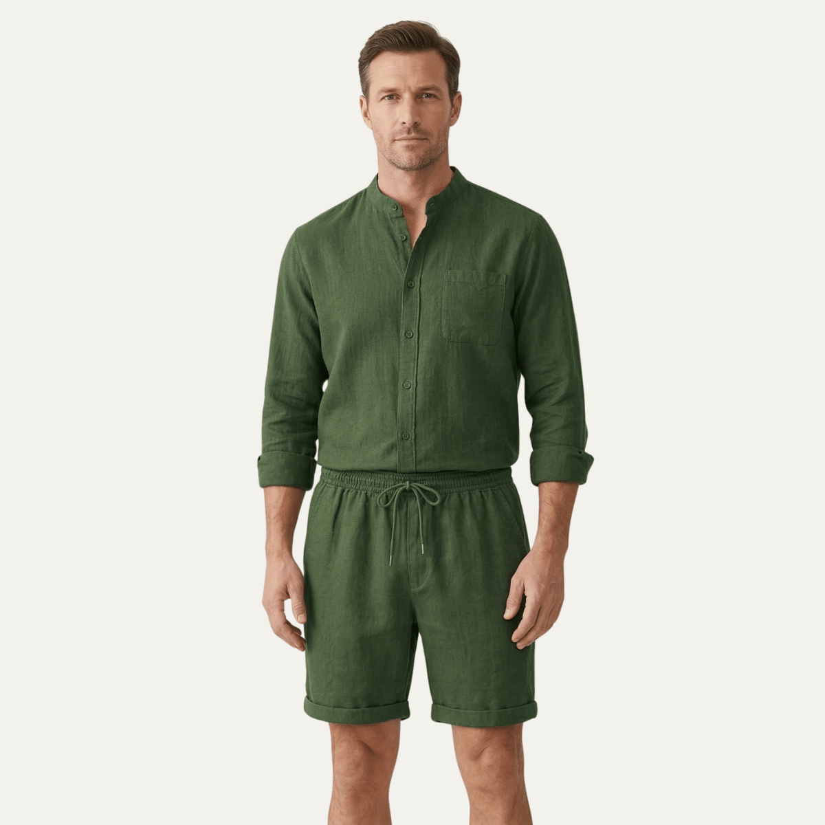 Completo da uomo in lino — Vestibilità rilassata, camicia a maniche corte e pantaloncini