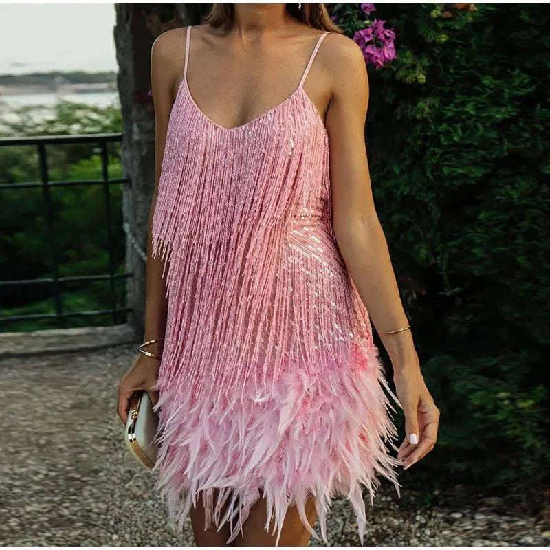 Minikleid Damen Paillettenoberfläche mit Federdetail Designmerkmal