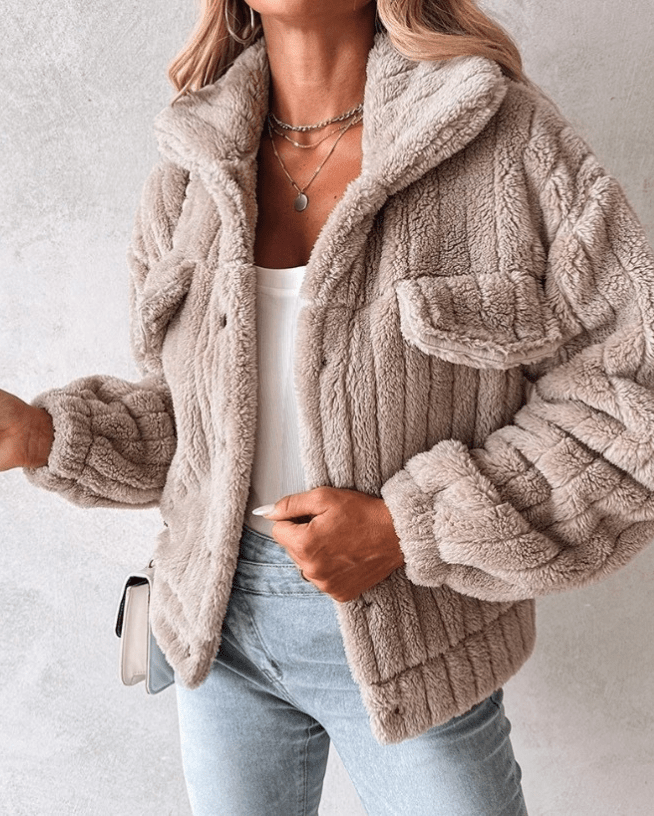 Cappotto teddy da donna caldo e accogliente per uno stile quotidiano