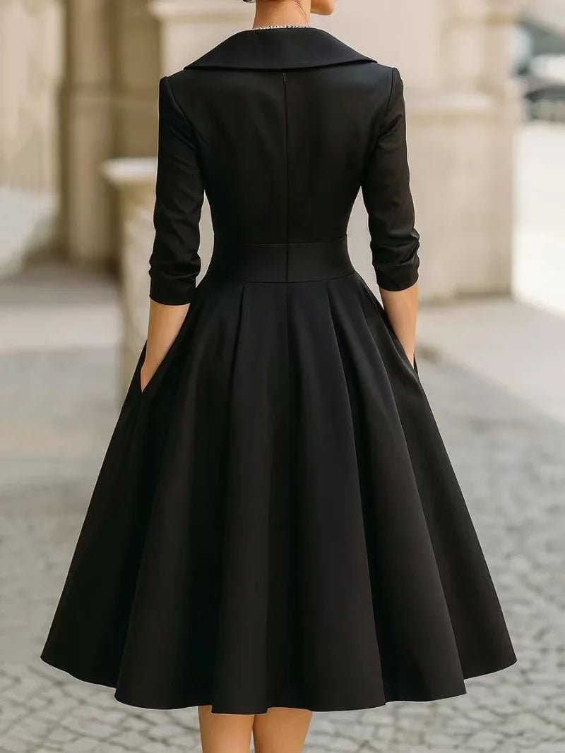 A-Linien-Kleid für Damen — Reverskragen, gekreuzte Falten in der Taille