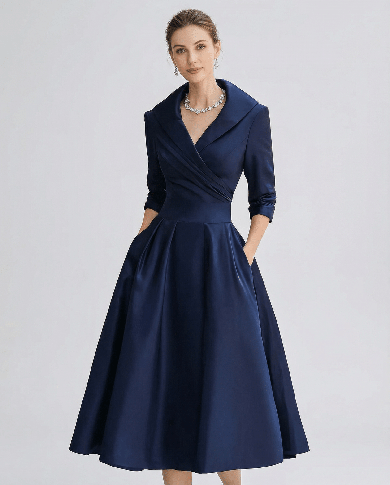 A-Linien-Kleid für Damen — Reverskragen, gekreuzte Falten in der Taille