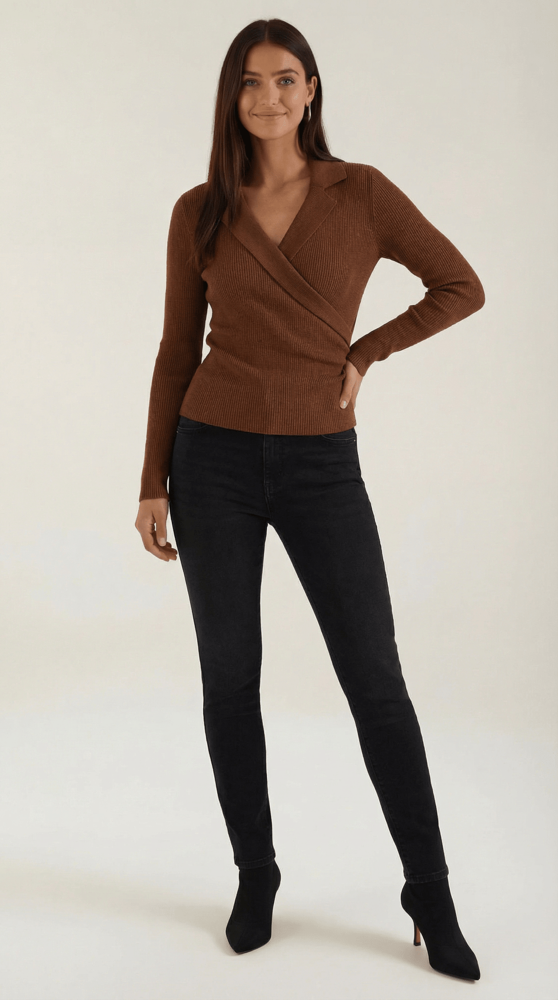 Maglione da donna — Vestibilità aderente, collo avvolgente con design a collo alto
