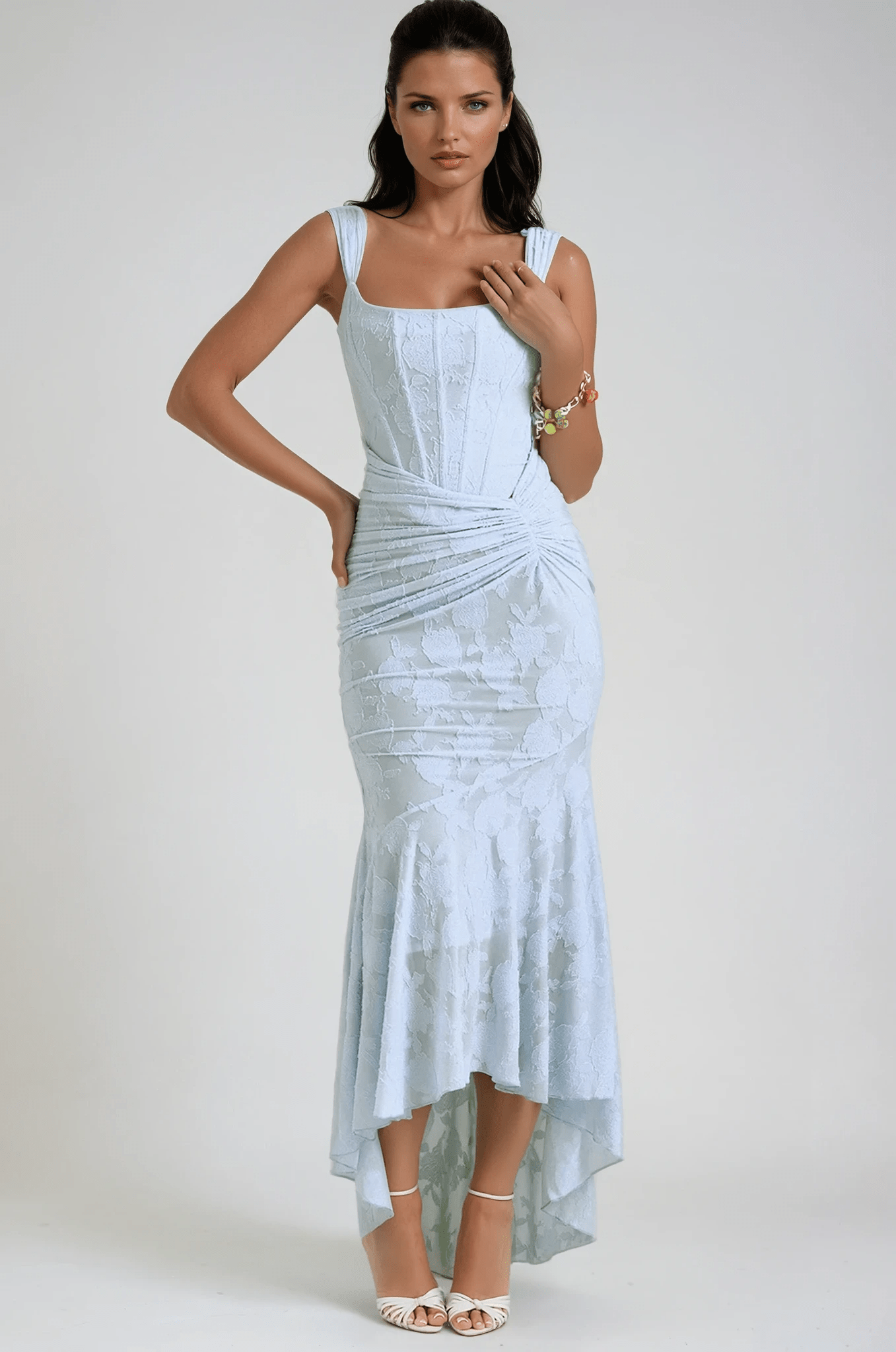 Robe longue femme — Corsage ajusté, taille froncée, ourlet asymétrique