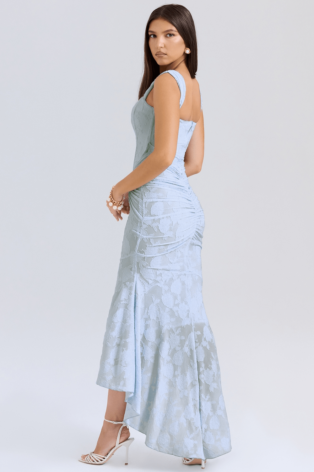 Maxikleid für Damen — Eng anliegendes Oberteil, geraffte Taille, High-Low-Saum