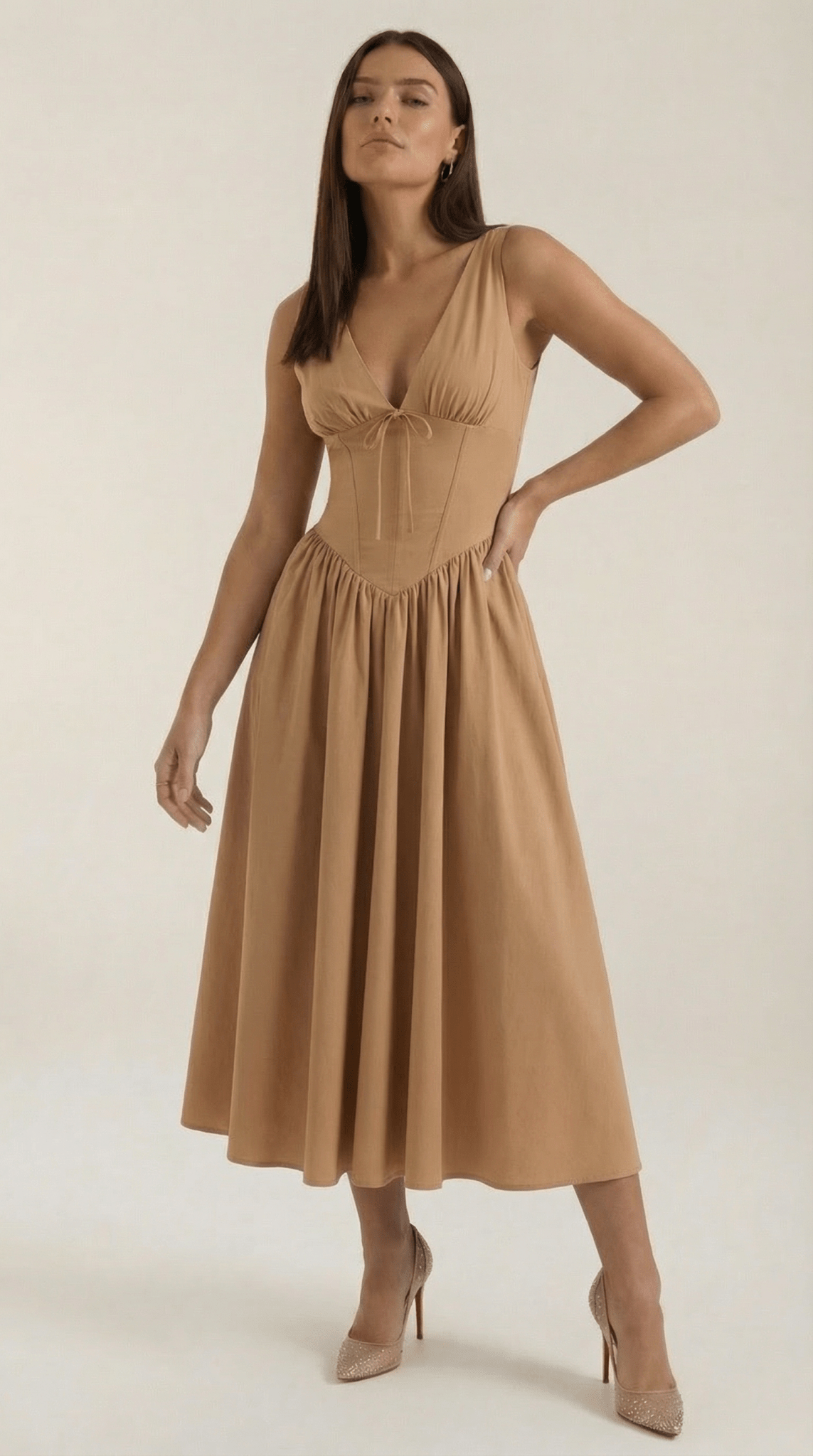 Vestito midi donna — corpetto aderente e scollo a V