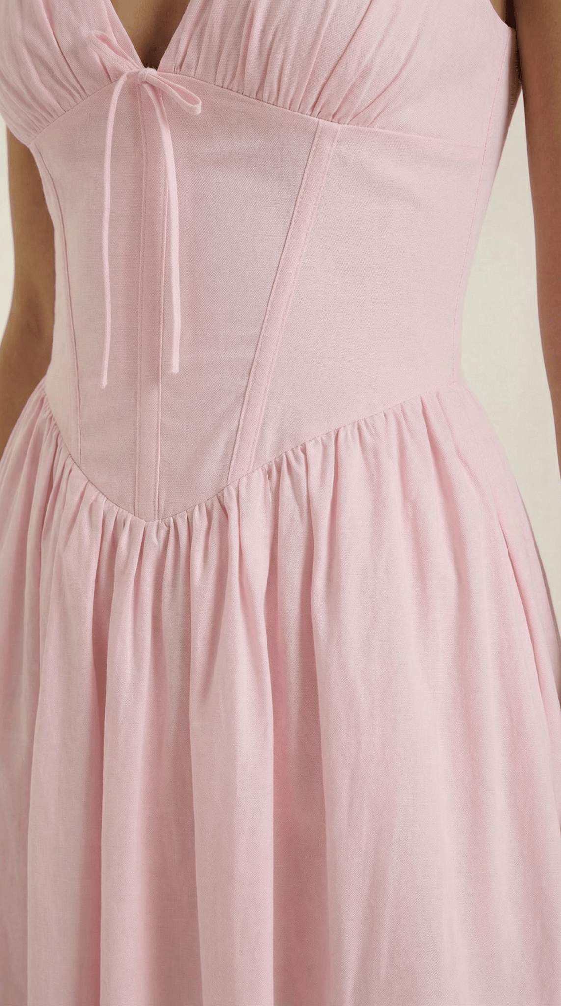 Vestito midi donna — corpetto aderente e scollo a V