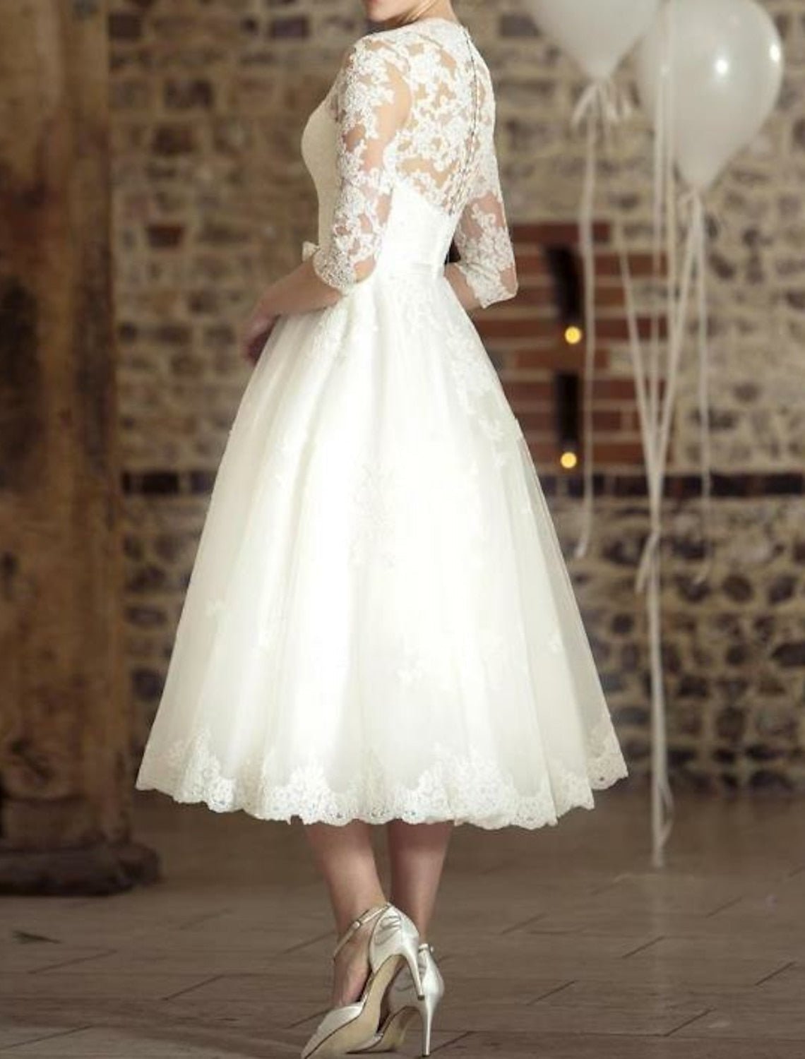 Robe midi femme — encolure en V manches trois quarts design