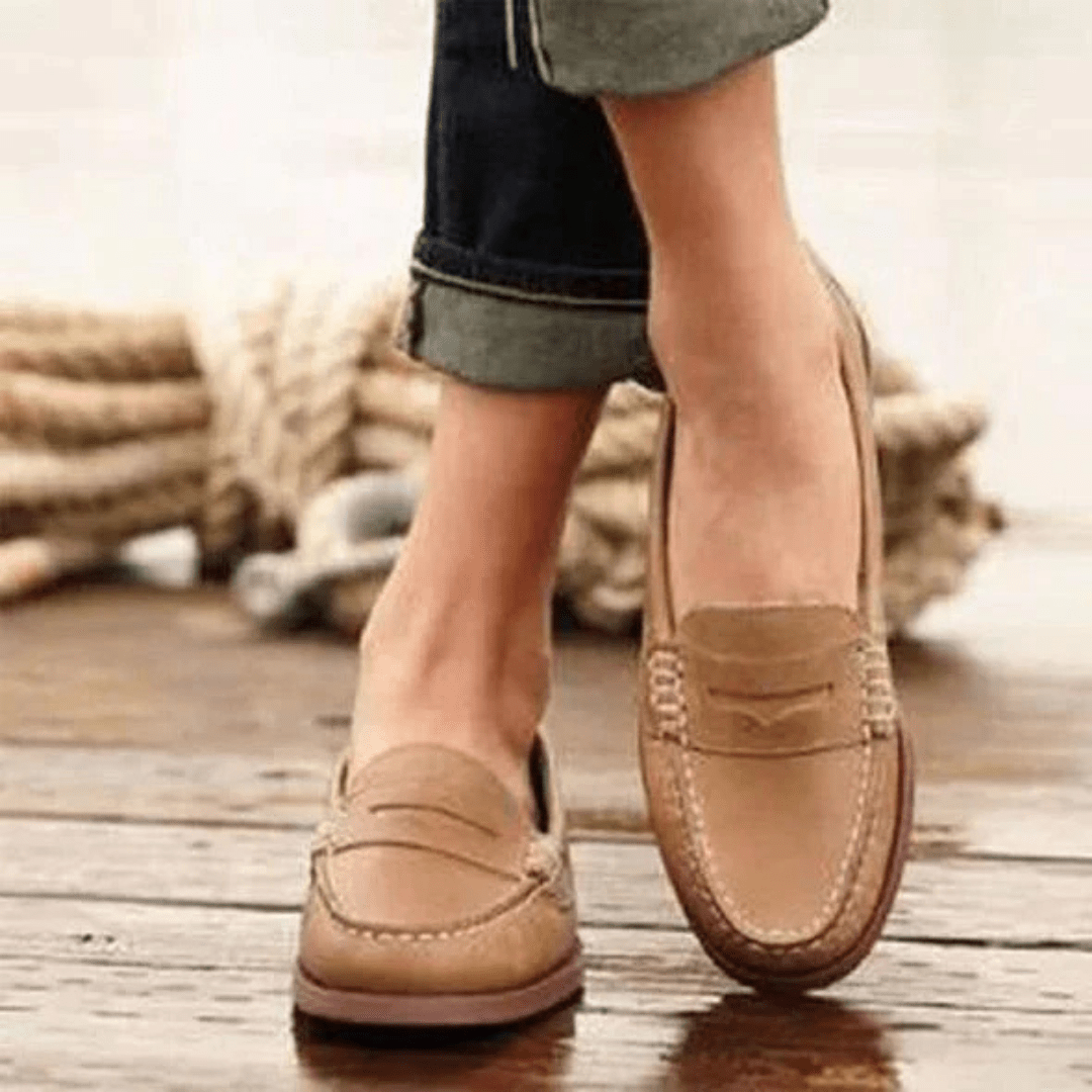 Scarpe da donna — Slip-on con suola piatta, design chiuso e profilo basso